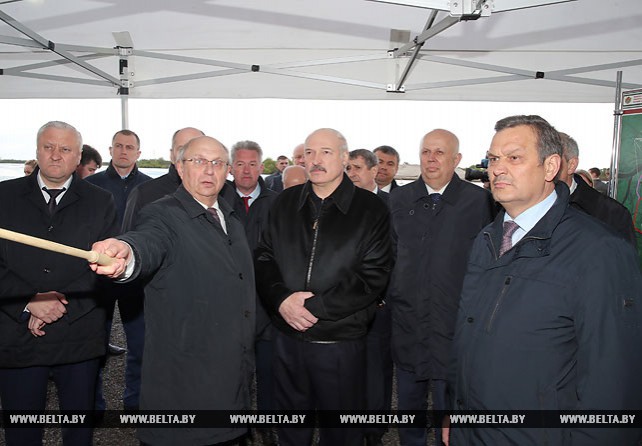 Лукашенко ознакомился с реконструкцией аварийного моста через Припять