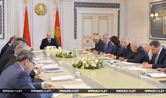 Лукашенко провел совещание по решению актуальных вопросов социально-экономического развития Беларуси