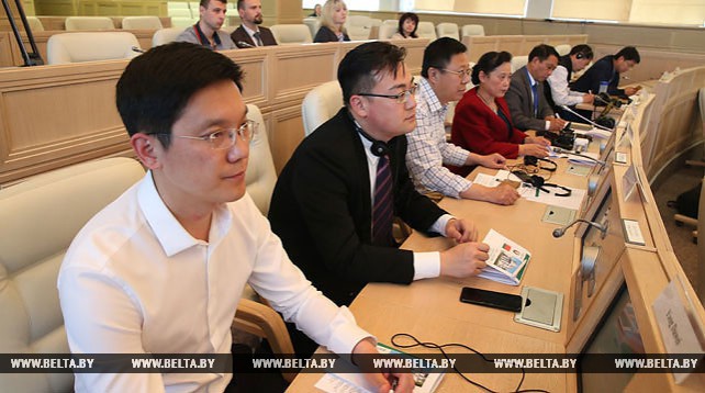 Михаил Мясникович встретился с представителями ведущих СМИ Китая