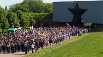 В Бресте прошло праздничное шествие, посвященное 73-й годовщине победы в Великой Отечественной войне