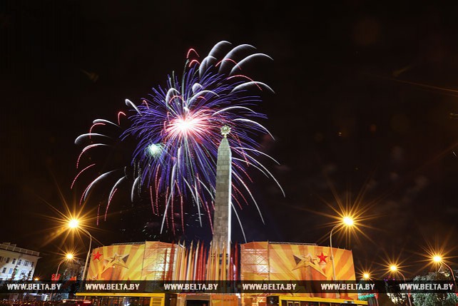 Салют завершил празднование Дня Победы в Беларуси