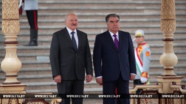 Встреча Лукашенко и Рахмона проходит в Душанбе