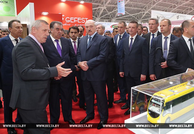 Лукашенко и Рахмон посетили Национальную выставку Беларуси в Душанбе