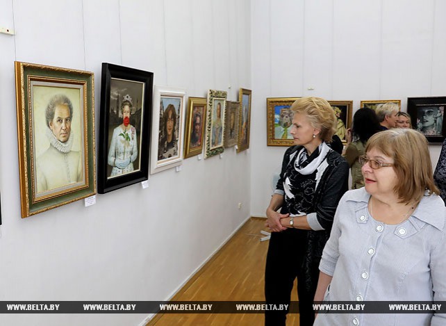Работы Никаса Сафронова представлены на выставке в Витебске