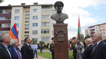 Памятник-бюст маршалу Ивану Баграмяну открыли в Городке