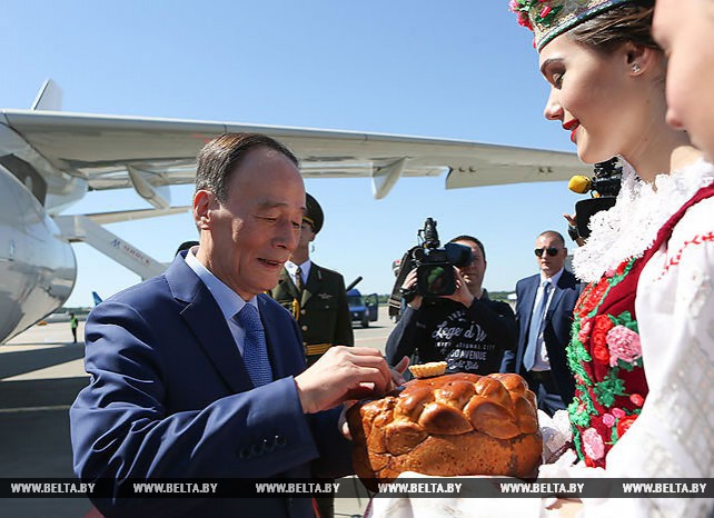 Зампредседателя КНР Ван Цишань прибыл Беларусь с официальным визитом