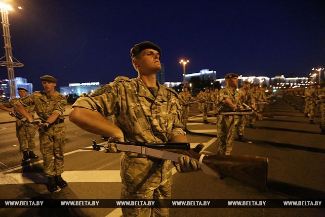 Тренировку плац-парада провели военнослужащие роты почетного караула