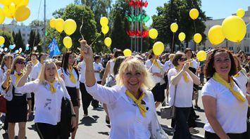 Около 3 тыс. новополочан собрало праздничное шествие к юбилею города