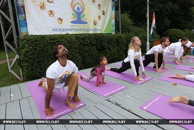 День йоги отпраздновали в Минске
