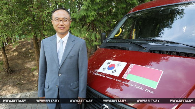 Учреждения соцобслуживания получили пять микроавтобусов от Республики Корея