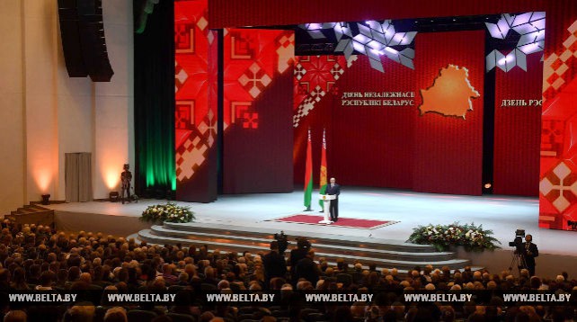 Лукашенко принял участие в торжественном собрании по случаю Дня Независимости