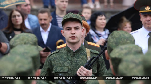 Студенты Витебского медуниверситета приняли военную присягу