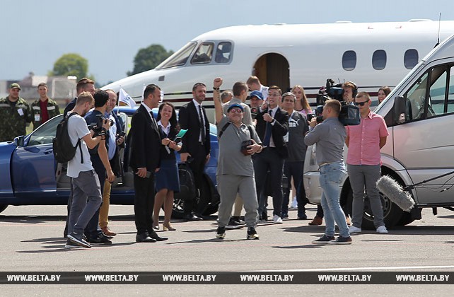 Диего Марадона прилетел в Брест