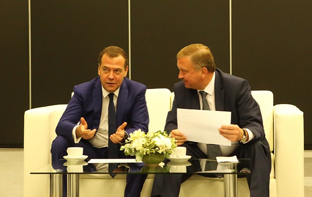 Кобяков и Медведев встретились на полях заседания Евразийского межправсовета