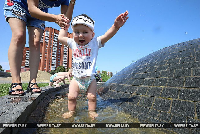 Жаркая погода сохраняется в Беларуси