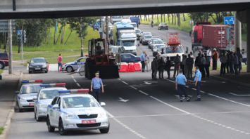 Движение на участке МКАД затруднено из-за провала проезжей части