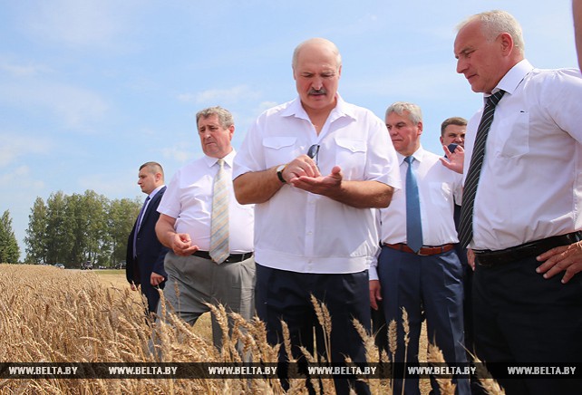 Лукашенко совершает рабочую поездку в Миорский район