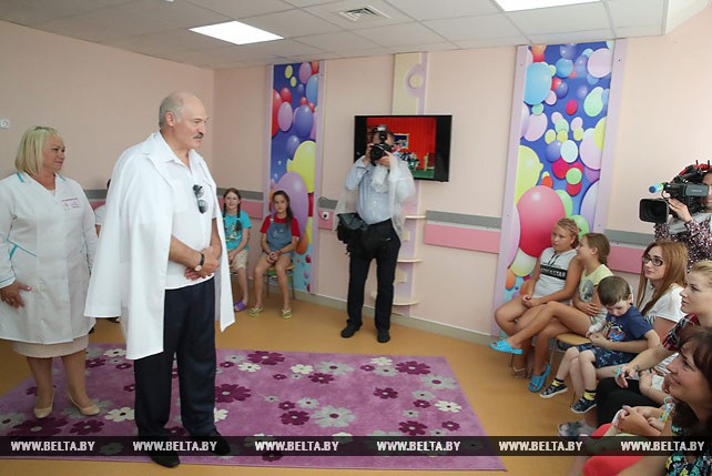 Лукашенко посетил Миорскую центральную районную больницу