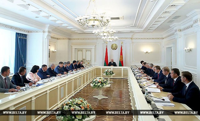 Повышение эффективности работы СЭЗ обсудили на совещании у Лукашенко