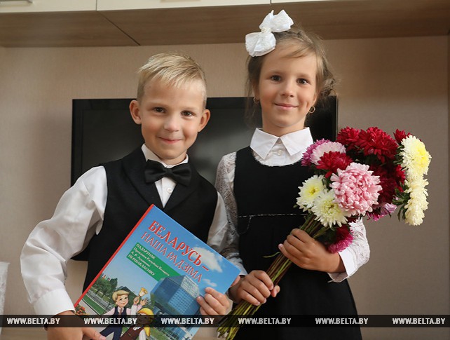 В первый класс пойдут двойняшки Ксения и Максим Кравченко