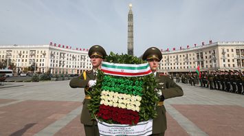 Парламентская делегация Ирана возложила венок к монументу Победы в Минске