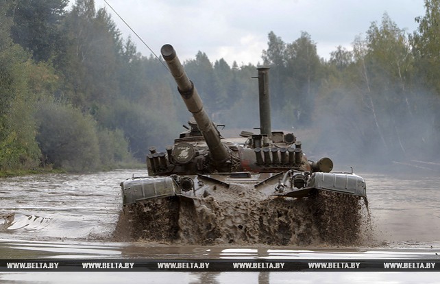 Занятия про преодолению водной преграды на танках прошли в 72-м учебном центре