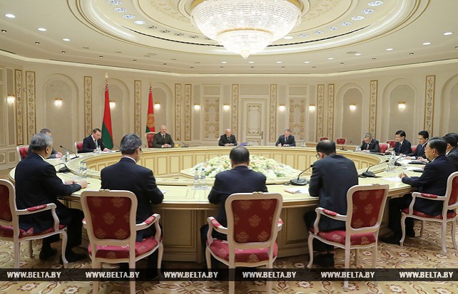 Лукашенко встретился с членом Постоянного комитета Политбюро Центрального комитета Компартии Китая, секретарем Центральной комиссии КПК по проверке дисциплины