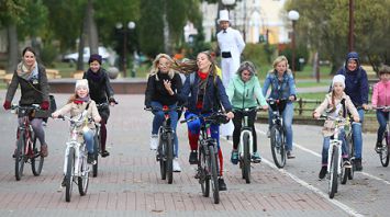 Жительницы Гродно в День без автомобиля устроили велопрогулку