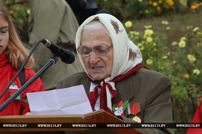 Жители Комарина отмечают 75-летие освобождения города от немецко-фашистских оккупантов