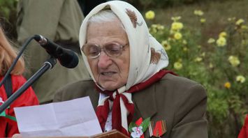 Жители Комарина отмечают 75-летие освобождения города от немецко-фашистских оккупантов