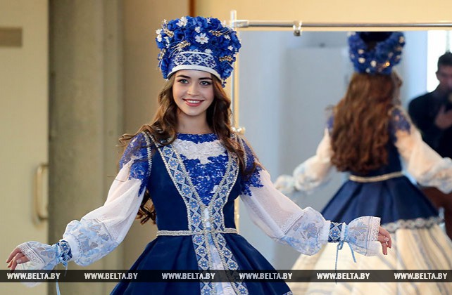В Национальной школе красоты презентовали наряды для конкурса "Мисс мира-2018"