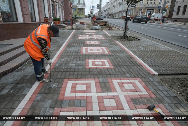 Тротуары в центре Гомеля "оденут" в вышиванку из плитки