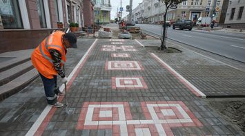 Тротуары в центре Гомеля "оденут" в вышиванку из плитки