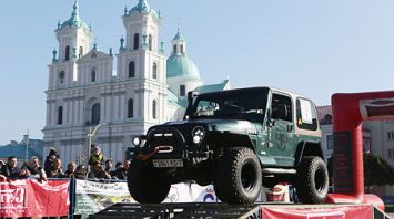 Из центра Гродно стартовал трофи-рейд "Паплавы"