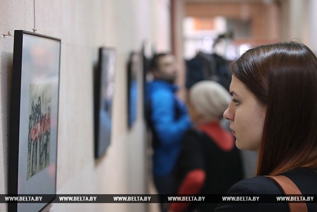Выставка "По ту сторону жизни: немецкая оккупация в графике Меера Аксельрода" открылась в Минске