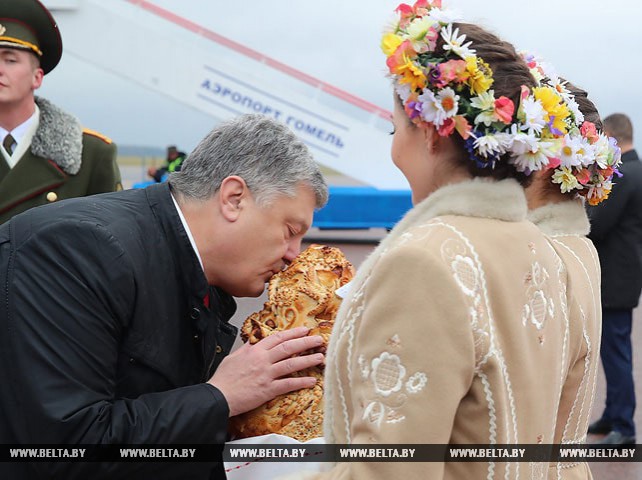 Порошенко прилетел в Гомель для участия в I Форуме регионов Беларуси и Украины