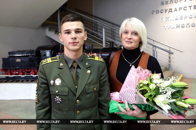 ГАИ Гомельской области поблагодарила курсанта за помощь пострадавшей в ДТП женщине