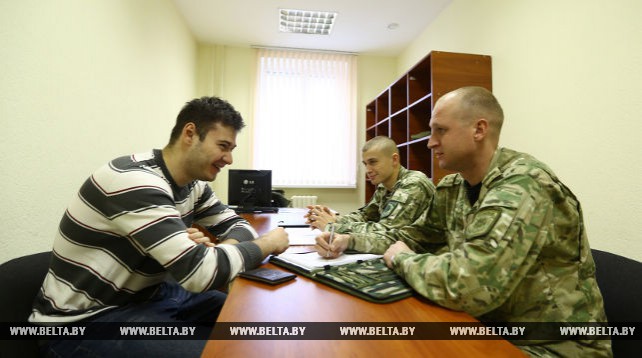 В военкоматах Минска идет призывная кампания