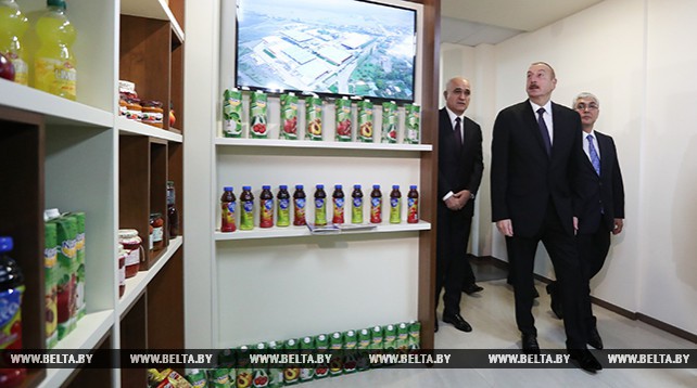 Алиев посетил Торговый дом Азербайджана в Минске