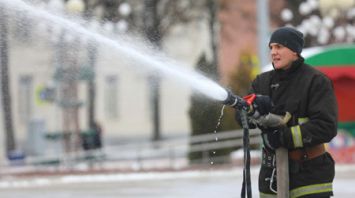 В Витебске приступили к заливке катков