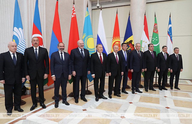 Лукашенко принимает участие в неформальном саммите СНГ
