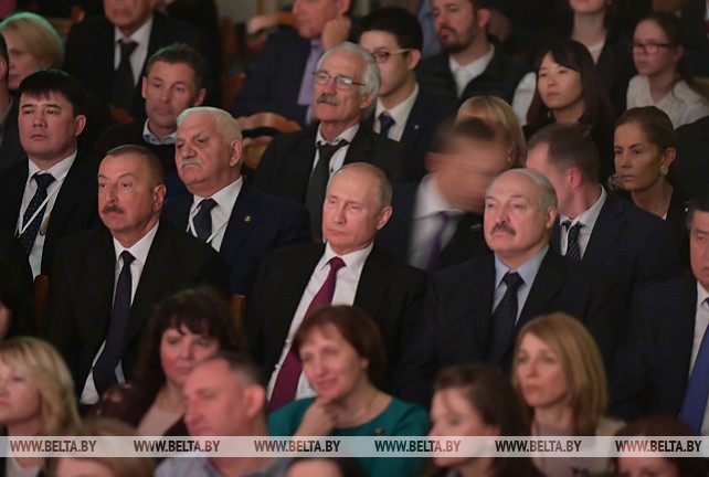 Лукашенко вместе с главами государств СНГ посетил спектакль "Щелкунчик" в Мариинском театре