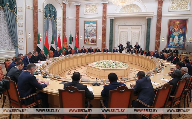 Переговоры Лукашенко и Президента Судана в расширенном составе прошли в Минске
