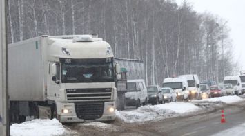 Водитель большегруза не справился с управлением на трассе в Речицком районе