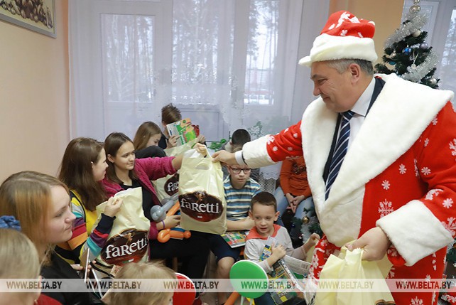 Новогодний праздник провели в Могилевской областной детской больнице