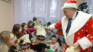 Новогодний праздник провели в Могилевской областной детской больнице