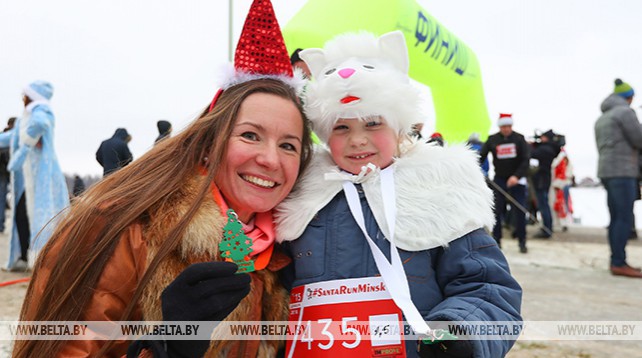 Забег Санта-Клаусов впервые прошел в Минске