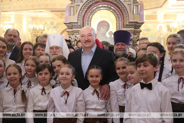 Лукашенко зажег рождественскую свечу в Храме-памятнике в честь Всех Святых