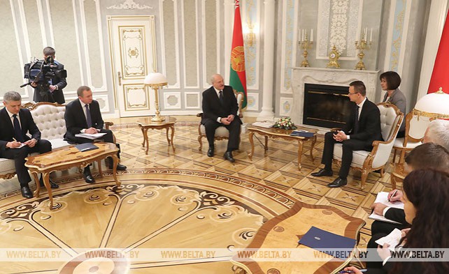 Лукашенко провел встречу с министром иностранных дел и внешней торговли Венгрии