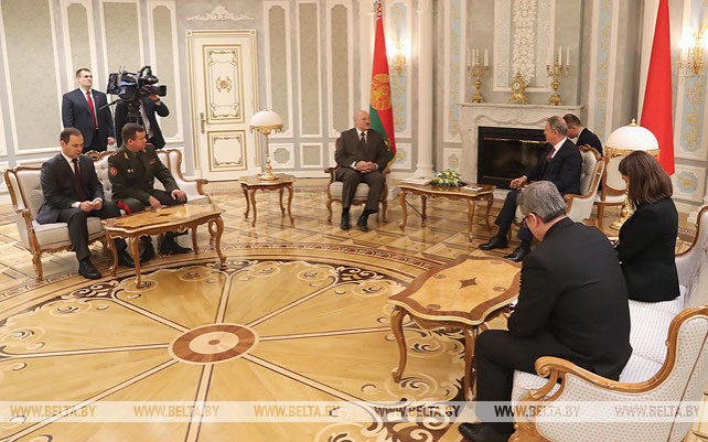 Лукашенко встретился с министром национальной обороны Турции